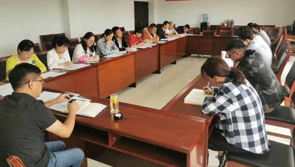 近日，隧道公司召開(kāi)了以“夯實(shí)財(cái)務(wù)基礎(chǔ)，嚴(yán)守紀(jì)律關(guān)口”為主題的專(zhuān)題學(xué)習(xí)會(huì)，會(huì)議主要內(nèi)容是學(xué)習(xí)集團(tuán)公司印發(fā)的《安全生產(chǎn)費(fèi)用財(cái)務(wù)管理辦法》與《建造合同會(huì)計(jì)核算辦法（2020年修訂