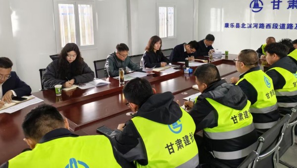 為進(jìn)一步關(guān)心了解項目員工工作生活情況，切實解決員工后顧之憂，推動工會工作更好服務(wù)項目建設(shè)，3月17日，交科公司工會一行慰問一公司康樂縣北濱河路西段道路及連接線道路建設(shè)項目員工。暖心慰問傳遞關(guān)懷。在項目